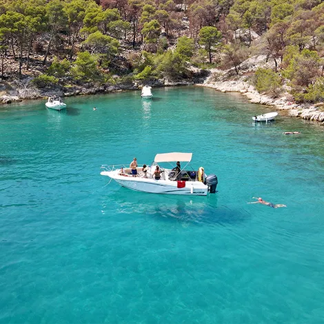 Private boat trip between the islands near Trogir